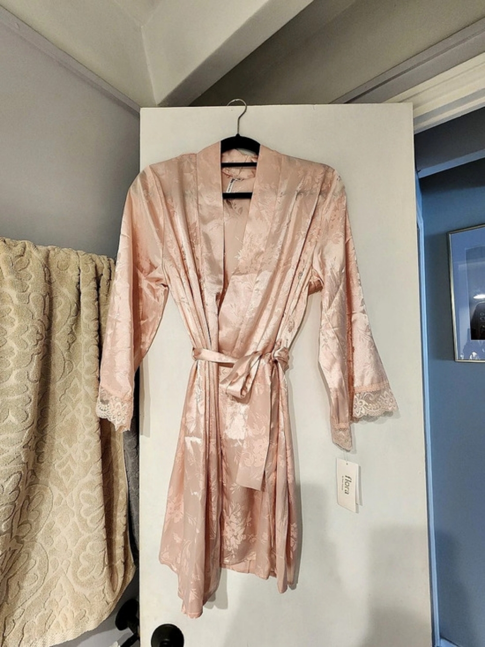 Flora by Flora Nikrooz Eloisa Floral Satin Wrap Robe Pink Small NWT